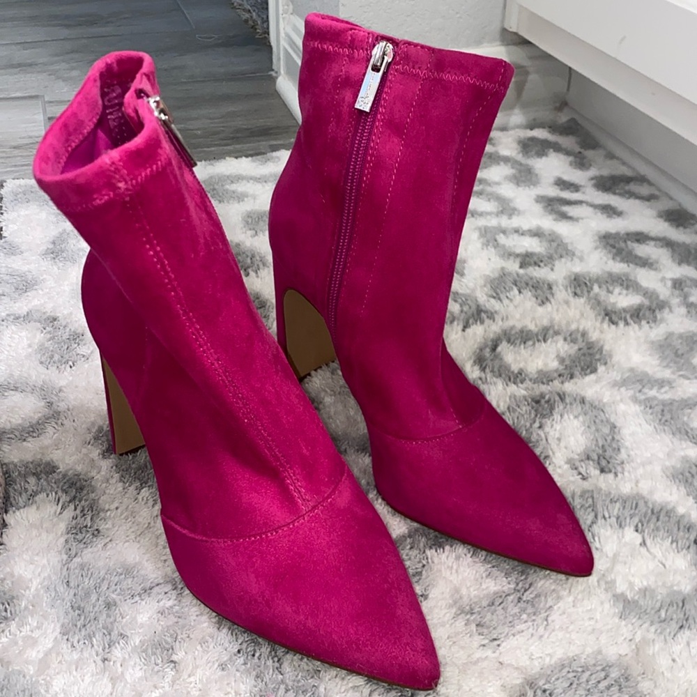 Jessica Simpson Fushia zip up booties